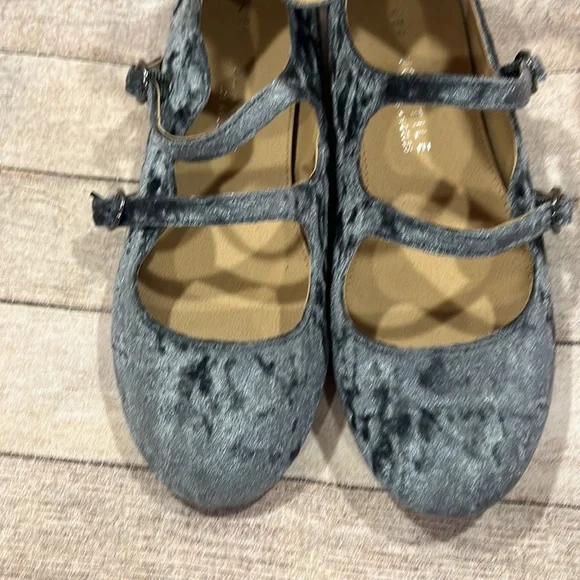 Very Volatile Los Angeles velvet shoes - Picture 8 of 8